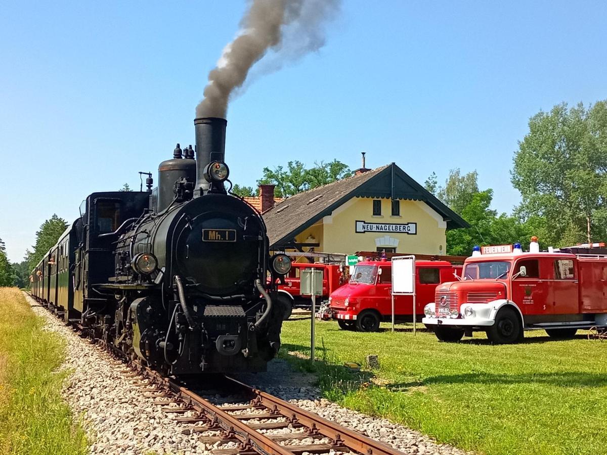グミュントNostalgie Bahnhofアパートメント エクステリア 写真